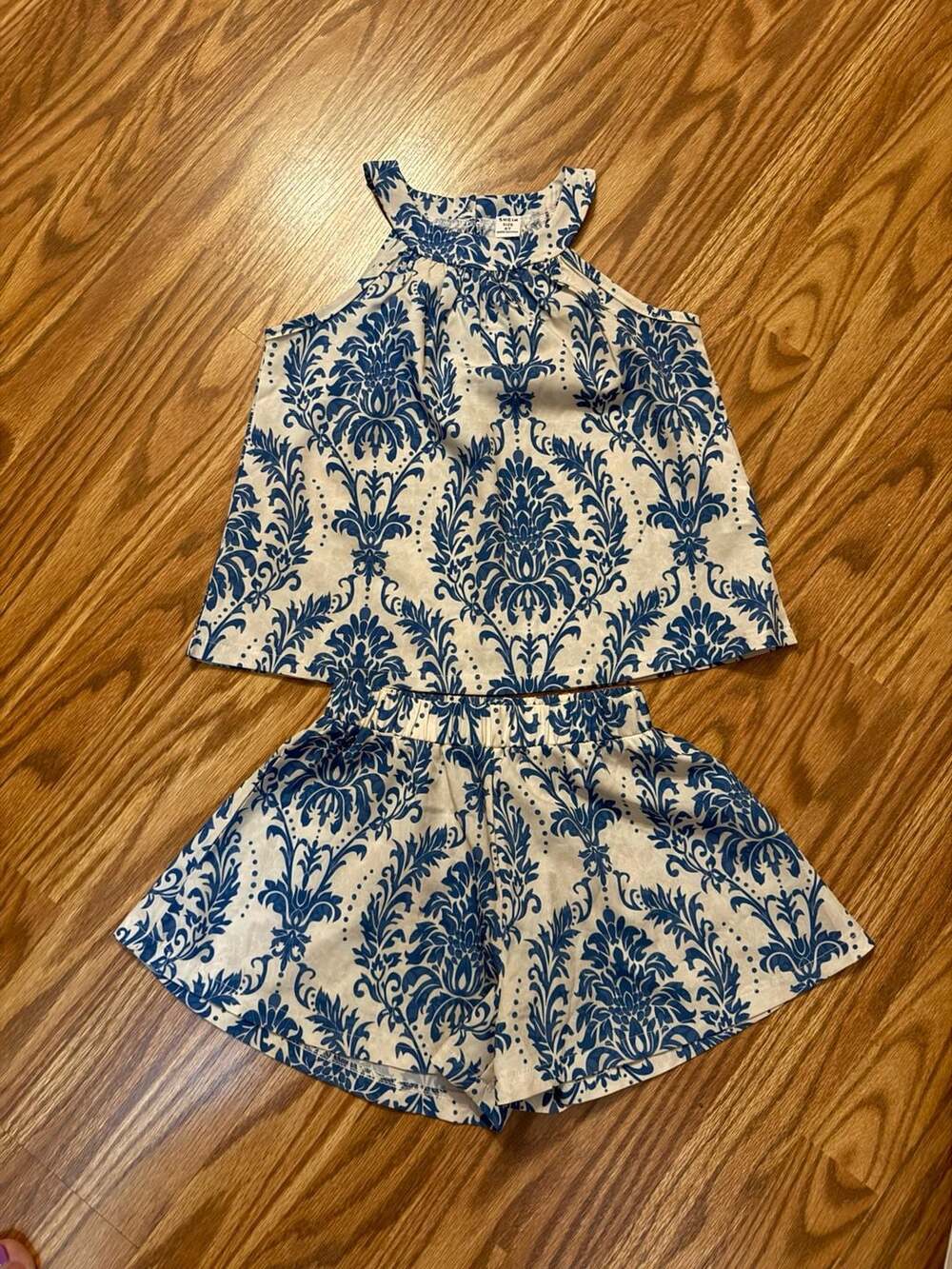SHEIN Girls Blue & White Damask Print Sleeveless Tank Top and Shorts 2-Piece Set